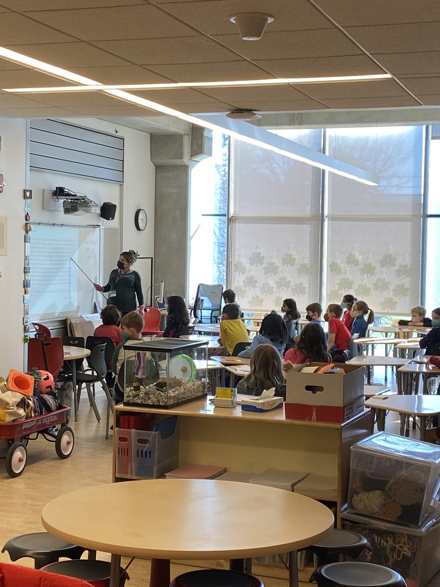 UCLS_ESH's tweet image. Learning in socially distanced class meetings. Making it work, COVID style. #eshlab #uclskids