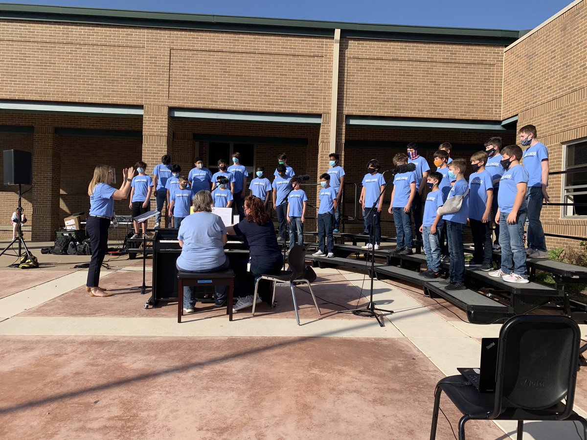 leandermsTSD's tweet photo. Great job LMS Choir!! 💙💚 https://t.co/HsmSOmb9Z5
