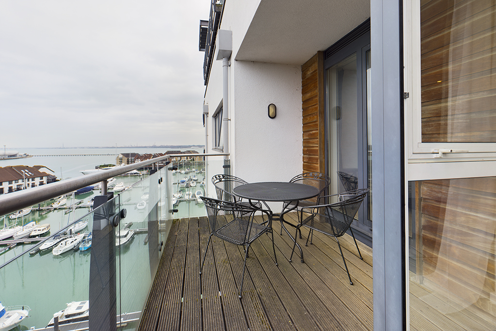 HuntersSoton's tweet photo. Have you ever wanted to step enjoy your breakfast out on your own balcony overlooking a marina? We can help with that.

This fabulous 2 bedroom, 6th floor apartment, right in the heart of Ocean Village is available now. 

Find out more here - https://t.co/BrUf2T8nHc
#oceanvillage https://t.co/006SS06xwo