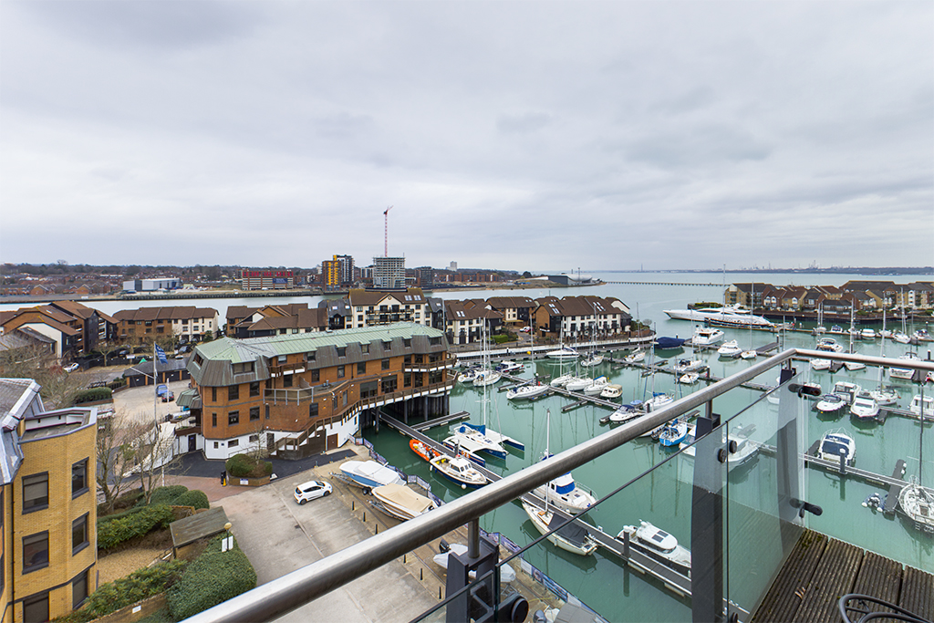 HuntersSoton's tweet photo. Have you ever wanted to step enjoy your breakfast out on your own balcony overlooking a marina? We can help with that.

This fabulous 2 bedroom, 6th floor apartment, right in the heart of Ocean Village is available now. 

Find out more here - https://t.co/BrUf2T8nHc
#oceanvillage https://t.co/006SS06xwo