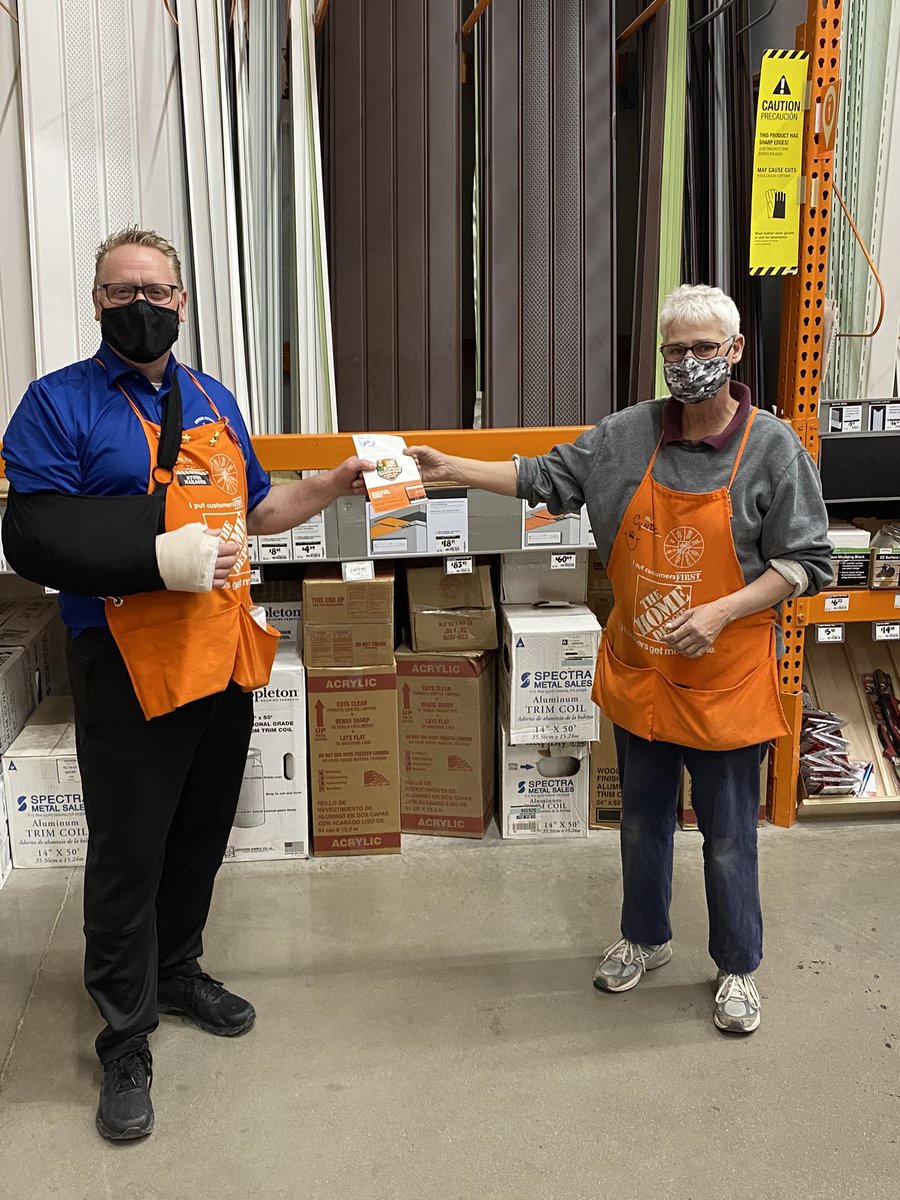 DS Cyndi presenting #THE2813 SM Bob his bronze milestone today! Congratulations Bob!!! 🎉🎉🎉 <a href="/RGeburHD2813/">Robert Gebur</a> <a href="/TanillaD/">Tanilla Dreese</a> @StolhanskeDavid <a href="/belford_melissa/">Melissa Beth Belford</a> <a href="/CaseyThd/">THDCasey</a> <a href="/CampSweenScott/">Scott Sweeney</a>
