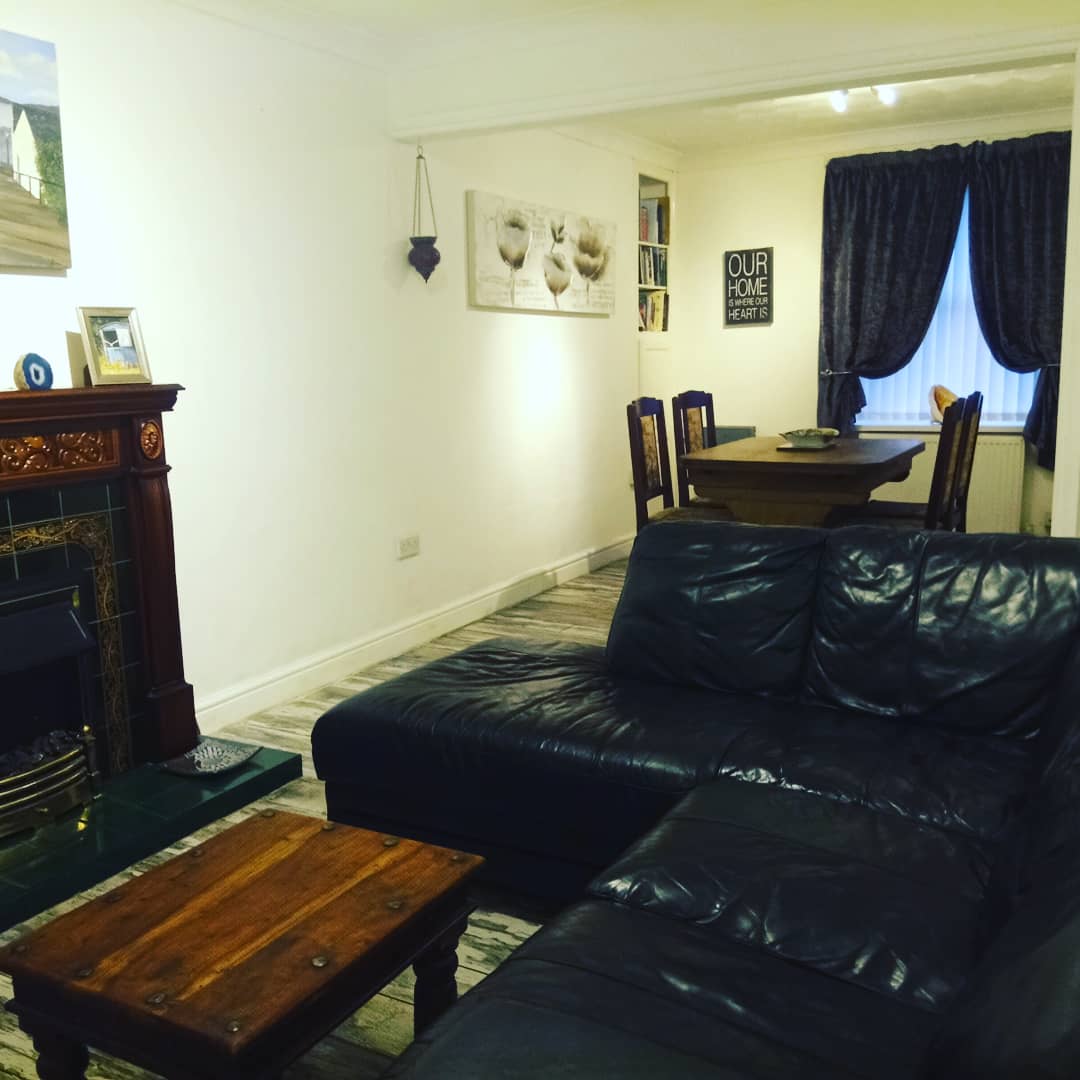 RavensRetreat's tweet photo. #HolidayCottageWales #WaterfallValley #Neath #Canalside https://t.co/qNVFjCRmIg
