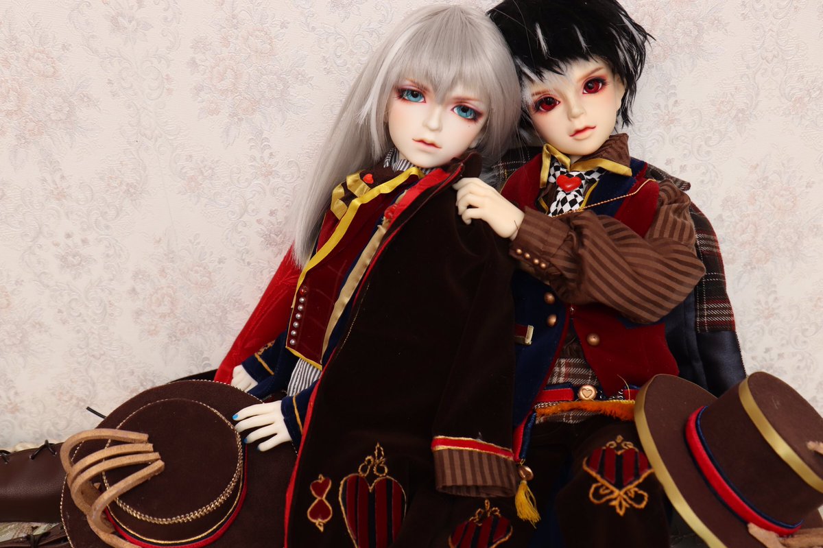 miori_1100_doll's tweet photo. おはようございます✨
アイドリ��シュセブン
wonderland in the dark

ちょっとダークな写真から今回は明るめのも😌

ユキさんのコートとモモちゃんのパンツの刺繍が初挑戦だったのでめちゃくちゃ時間かかりました💦

ただ今固定ツイ巡回中💕

#りばれキャラド
#ドールオーナーさんと繋がりたい https://t.co/W1ddV8YsTx