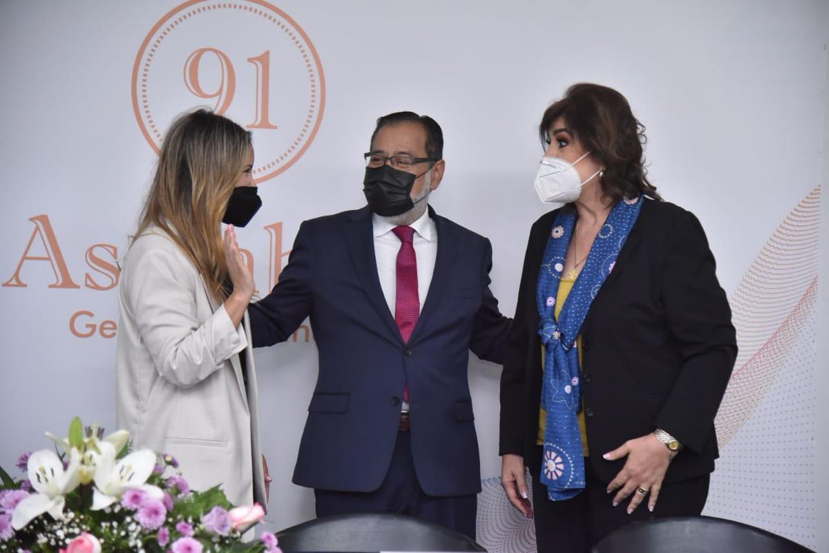 EconomiaSonora's tweet photo. Ivonne Llamas toma protesta como Presidenta del Comité Directivo de Canaco Obregón.
En representación del Secretario @jvidal estuvo presente @TereIDB
¡Enhorabuena! 👏 https://t.co/Z3K4yLGmF2
