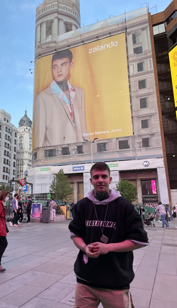 danimarreroo's tweet photo. La gente insultándome riéndose y amenazándome por ser trans a través de una pantalla y yo aquí saliendo bien guapo y consiguiendo todo lo que quiero https://t.co/HrIjbRyLuC