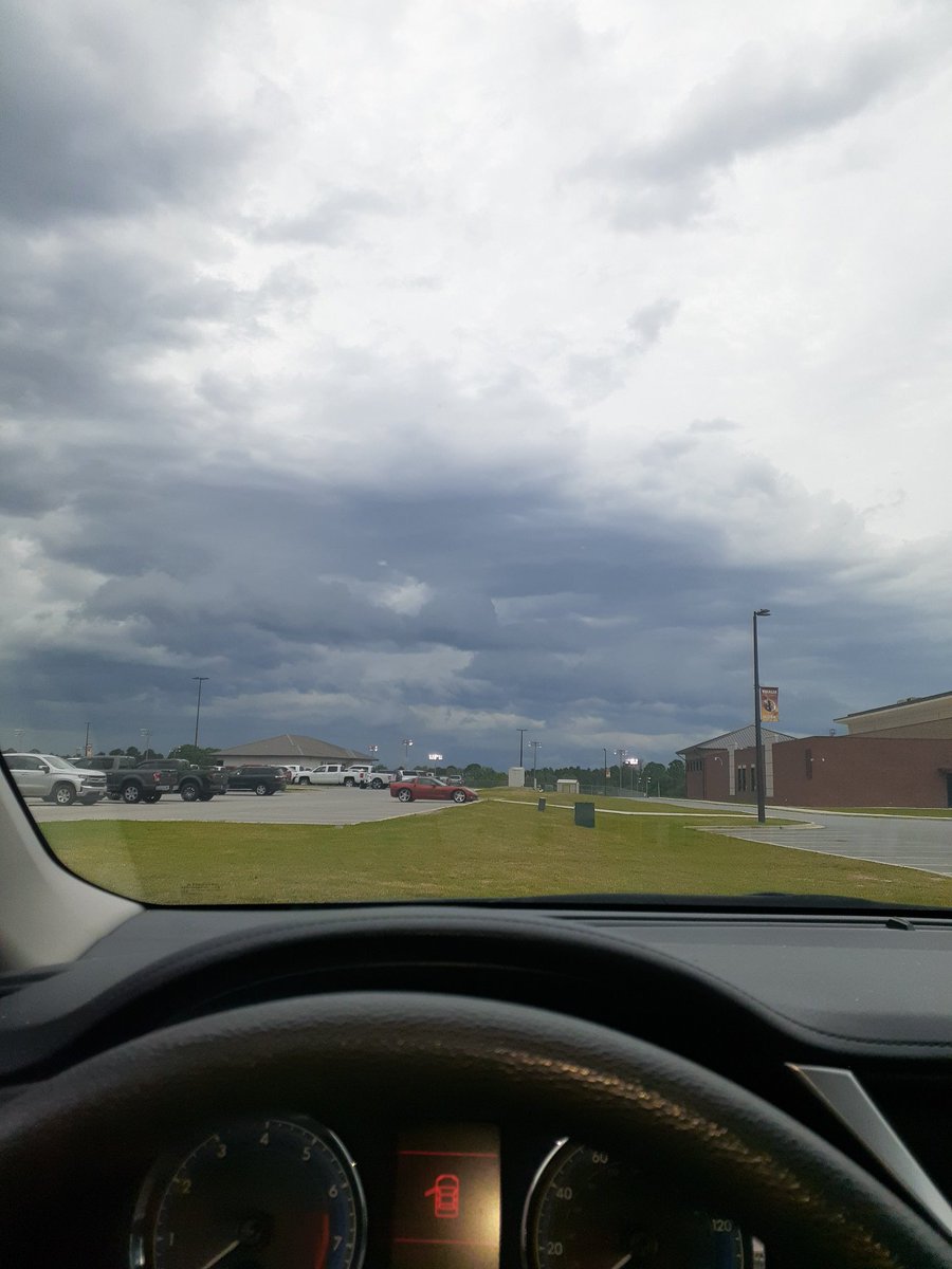 ForestXombie's tweet photo. Them storm clouds rollin in quick 😅 https://t.co/oDX27CFox5