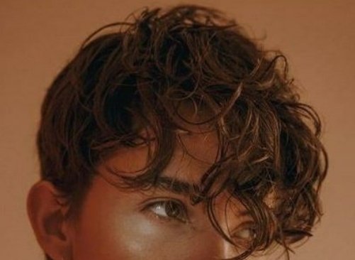 urreastream's tweet photo. Saiam da frente que o dono da festa chegou! Não poderia deixar de mostrar o look do aniversariante da festa não é mesmo?! E aí aprovado? 🤔

#RedCarpetUrrea https://t.co/4fJh9MRw5m