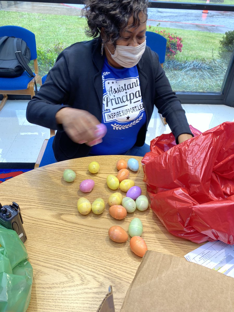 MWilson_PDWMS's tweet photo. I am a kid at 💙 and found out today so are the @RandolphDolphin teachers! Our Team Building “Eggxercise” was EXTRAordinary! Congrats 5th Grade Team on the win! #FCSZone3PBIS #PBISKindnessWeek #TogetherEveryoneAchievesMore https://t.co/Vfn6Jzdy5C