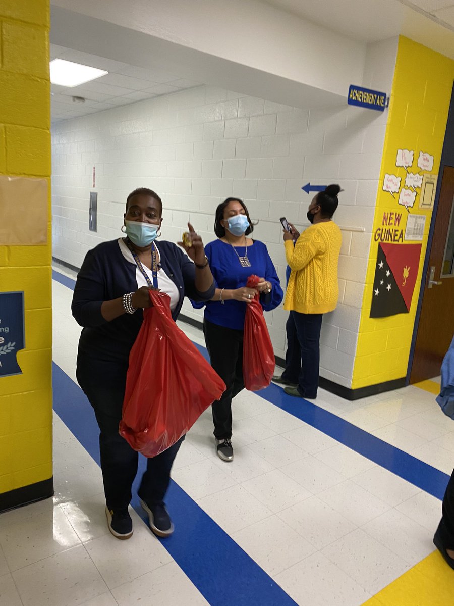 MWilson_PDWMS's tweet photo. I am a kid at 💙 and found out today so are the @RandolphDolphin teachers! Our Team Building “Eggxercise” was EXTRAordinary! Congrats 5th Grade Team on the win! #FCSZone3PBIS #PBISKindnessWeek #TogetherEveryoneAchievesMore https://t.co/Vfn6Jzdy5C