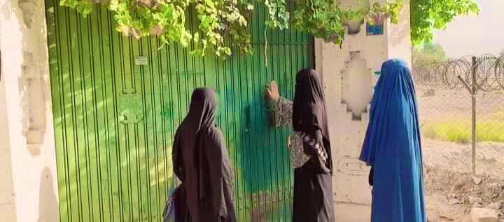 ZObaidiTeebken's tweet photo. خبر کشته شدن سه زن کارمند تطبیق کنندۀ واکسین پولیو در ننگرهار زخم عمیق دیگر بر قلب این ولایت است. به کشتار بی گناهان باید خاتمه داده شود! روان این خدمتکاران وطن شاد و لعنت خدا بر قاتلین باد!
#StopWarCrimes #StopHumanKilling #Jalalabad.#Afganistan #WeNeed #PolioFreeAfghanistan https://t.co/vKMmssN2w6