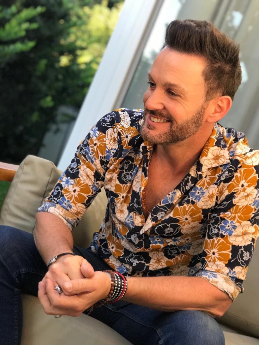 AxelOficial's tweet photo. La cara de felicidad es porque arranca el finde largo 😂

Qué van a hacer en Semana Santa?? https://t.co/VklsBciq4Y