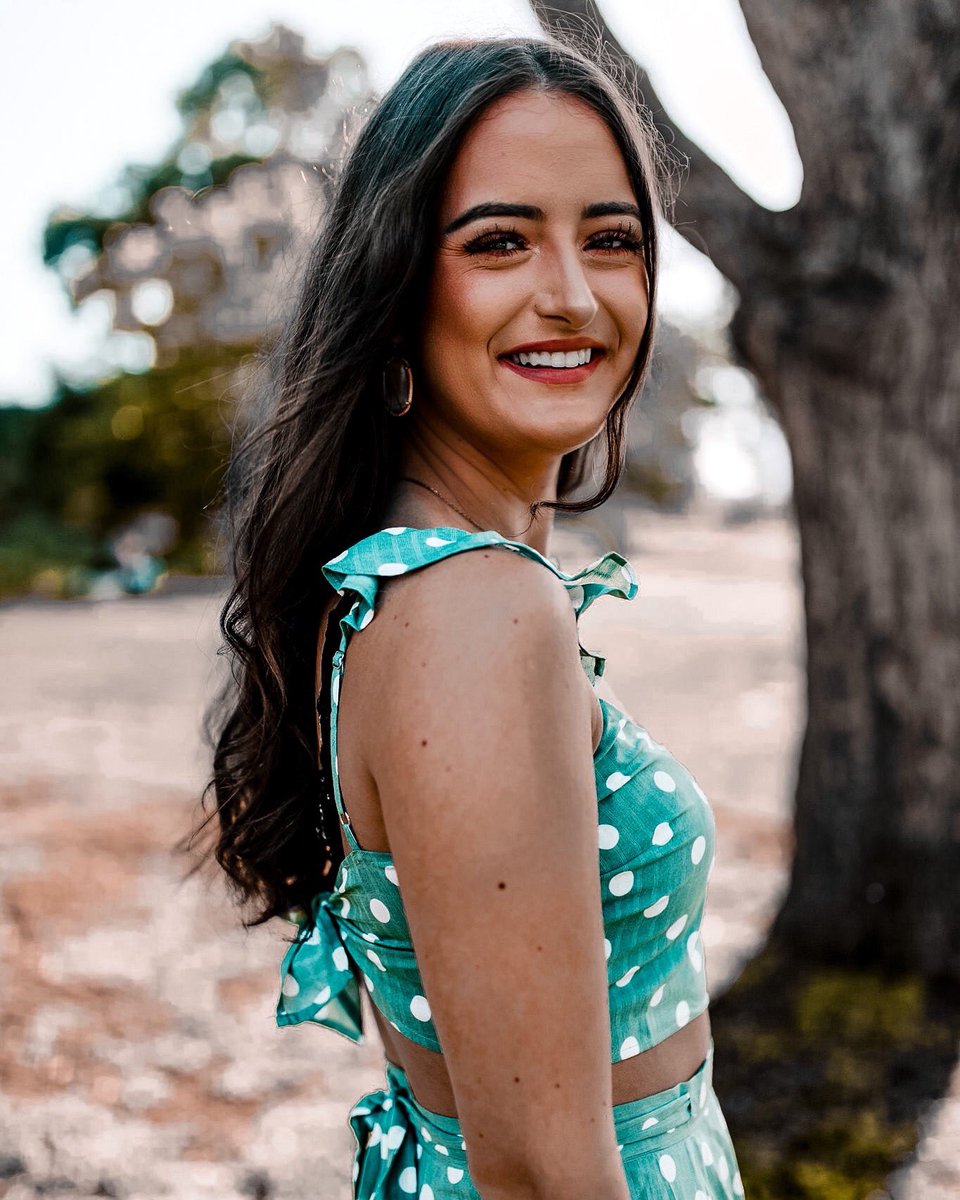 WEML97's tweet photo. Missing those warm ATX days in college as I grind out some study time ☀️ recently I’ve listened to a calling to reach back and help others get into the medical field. I couldn’t do it without my mentors, so if you know anyone wanting advice about medical school, reach out! 👩‍⚕️ https://t.co/WaMI1xppBQ