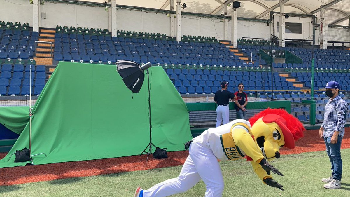 deportegente's tweet image. Los @NacimosBravos y @Bravoleon44 ya están bailando y cantando 🎶 Deporte es Salud 🎵 muy pronto estará lista  la rola  nominada al #GRAMMYs esperenla porque también podrán grabarla y ser parte del video todos nuestros #CODEFAN