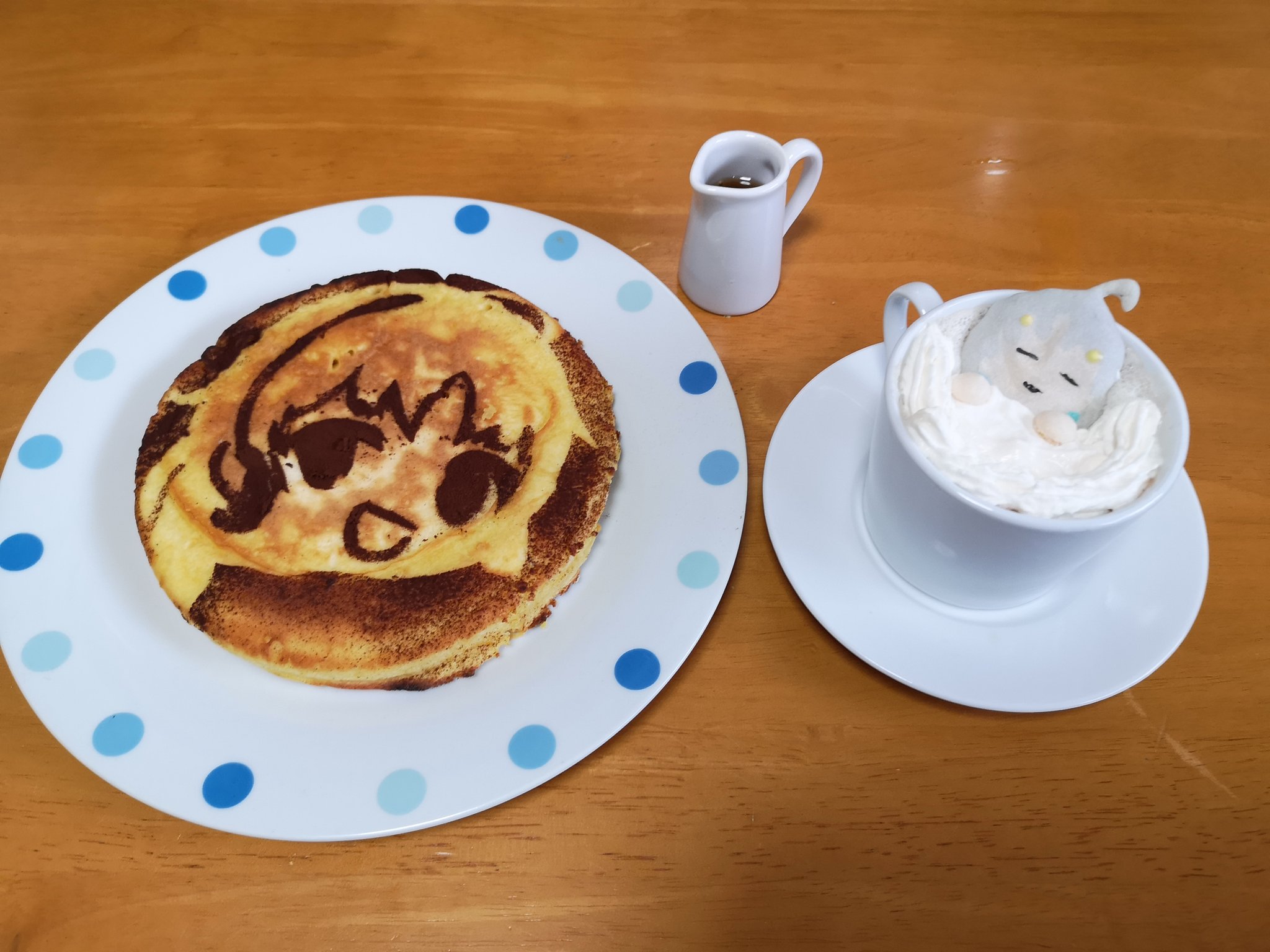 縁 エニシ Meteordcでエオルゼア暮らし 朝からコラボカフェに行って来ました モーニングセットは ホットケーキとウインナーココア ホットケーキはココアパウダーで絵が描かれて ココアの上には眠たそうなマクラスさんが布団から顔を出してる風 縁 エニシ Meteordcでエオルゼア暮らし 朝からコラボカフェに行って来ました モーニングセットは ホットケーキとウインナーココア ホットケーキはココアパウダーで絵が描かれて ココアの上には眠たそうなマクラスさんが布団から顔を出してる風