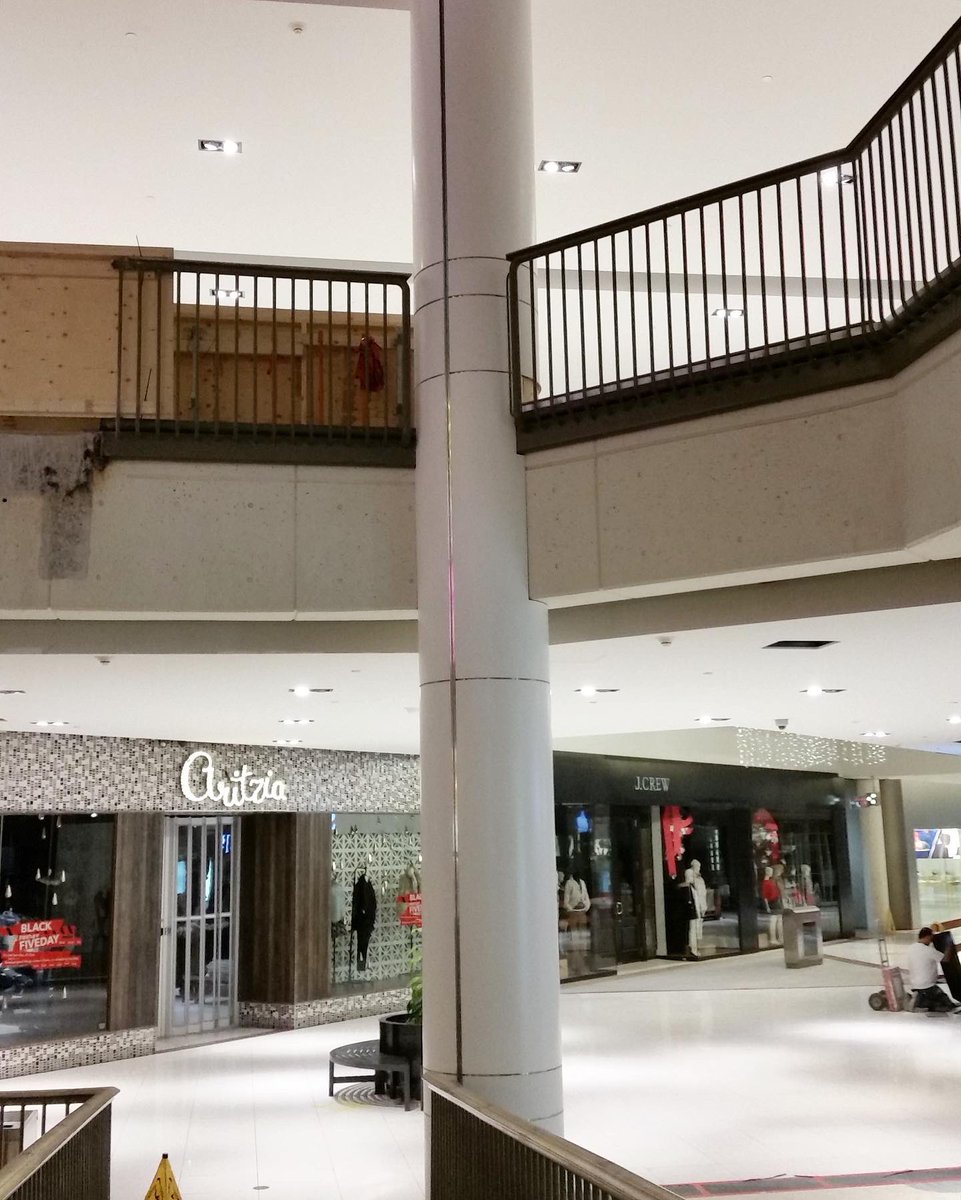 laborincca's tweet photo. Prior to the expansion of The Rideau Centre, the mall went through a renovation. From custom "Stealth" Ceiling features, 3 story column claddings consisting of aluminum and Corian, to escalator cladding wrapping with a Corian light cove detail built in - we did it all! #Laborinc https://t.co/n4GrI5iNlC