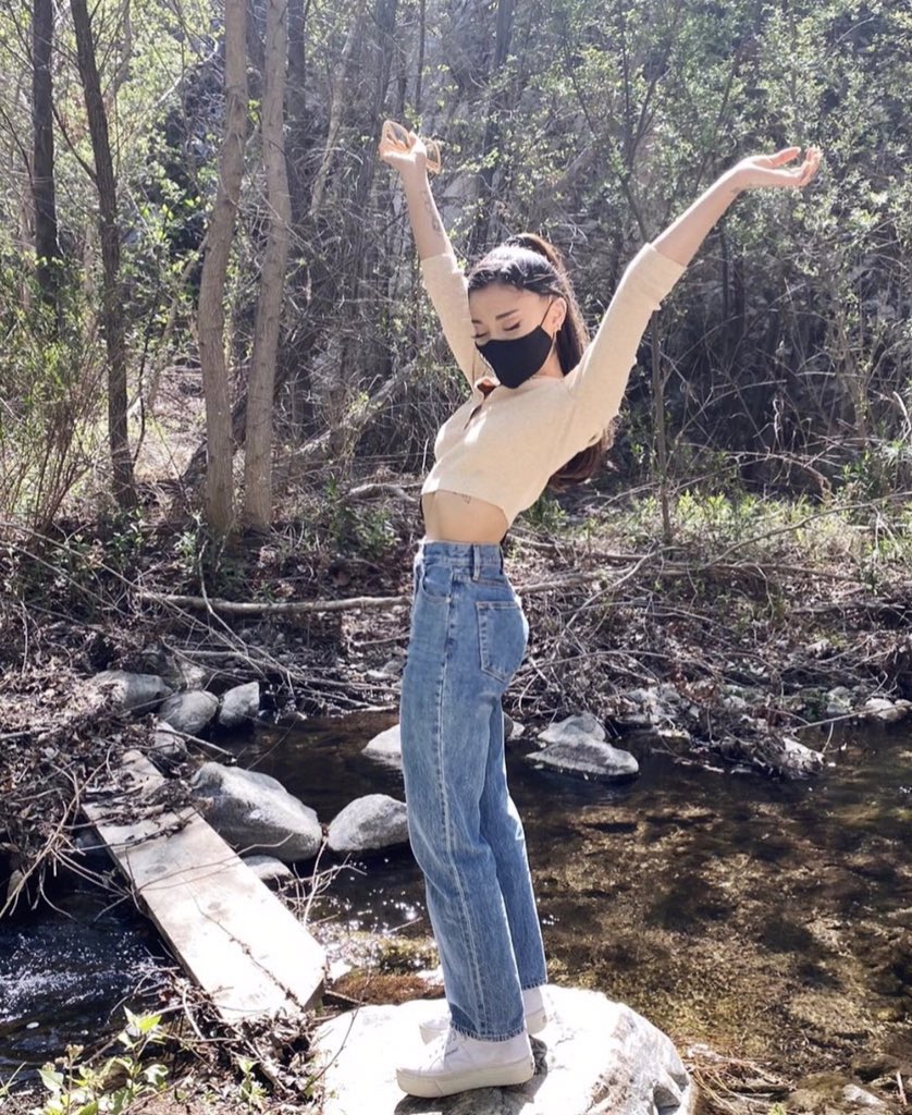 AGrande_ARG's tweet image. Nueva foto de Ariana publicada en Instagram