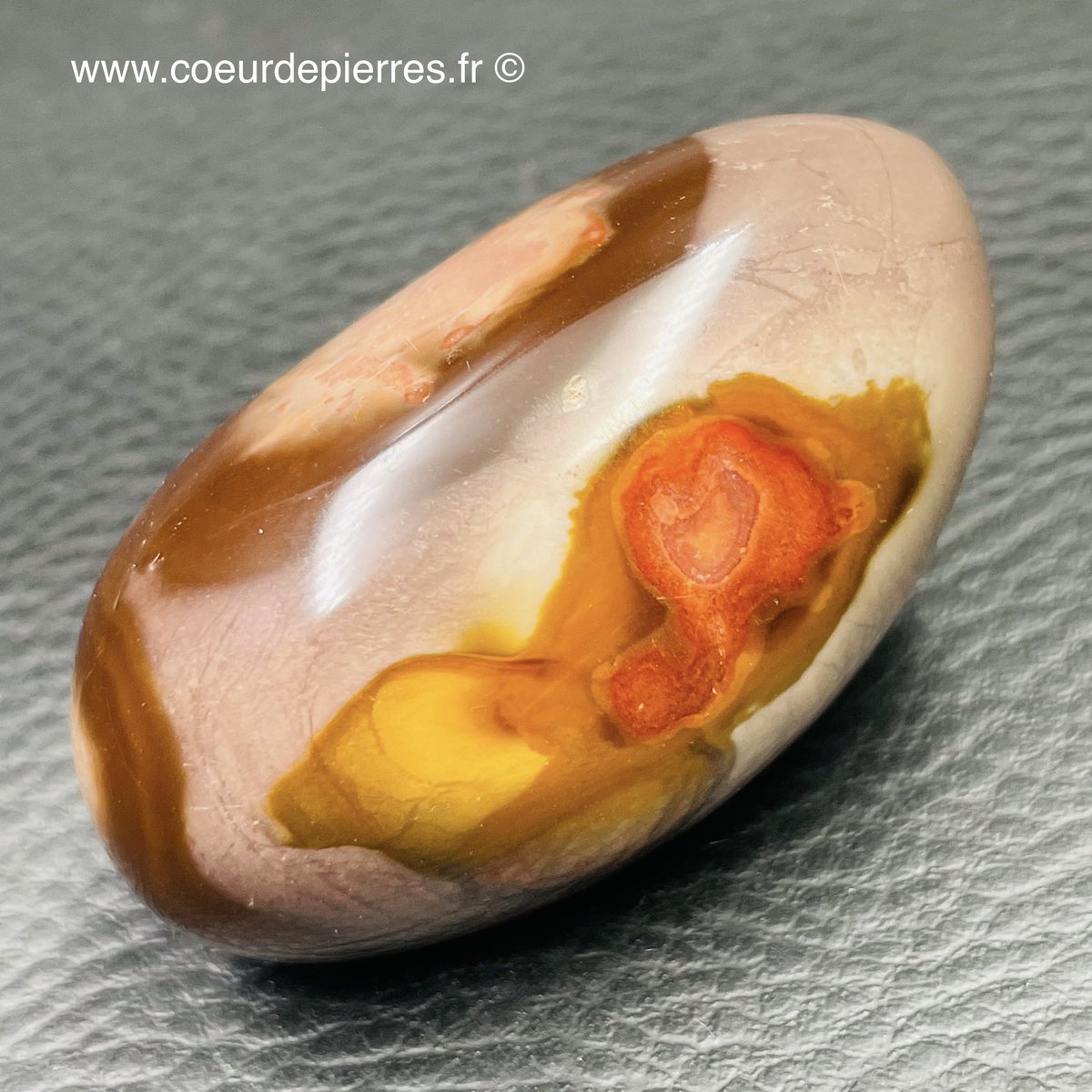 CoeurPierres's tweet photo. Jaspe polychrome de Madagascar en galet 😍
De magnifiques pièces sont disponibles sur https://t.co/jCzV6mtBVv 👈
#jaspe #collection #galet #geologie #mineraux #Madagascar #lithotherapie https://t.co/yWZg3iIjhs