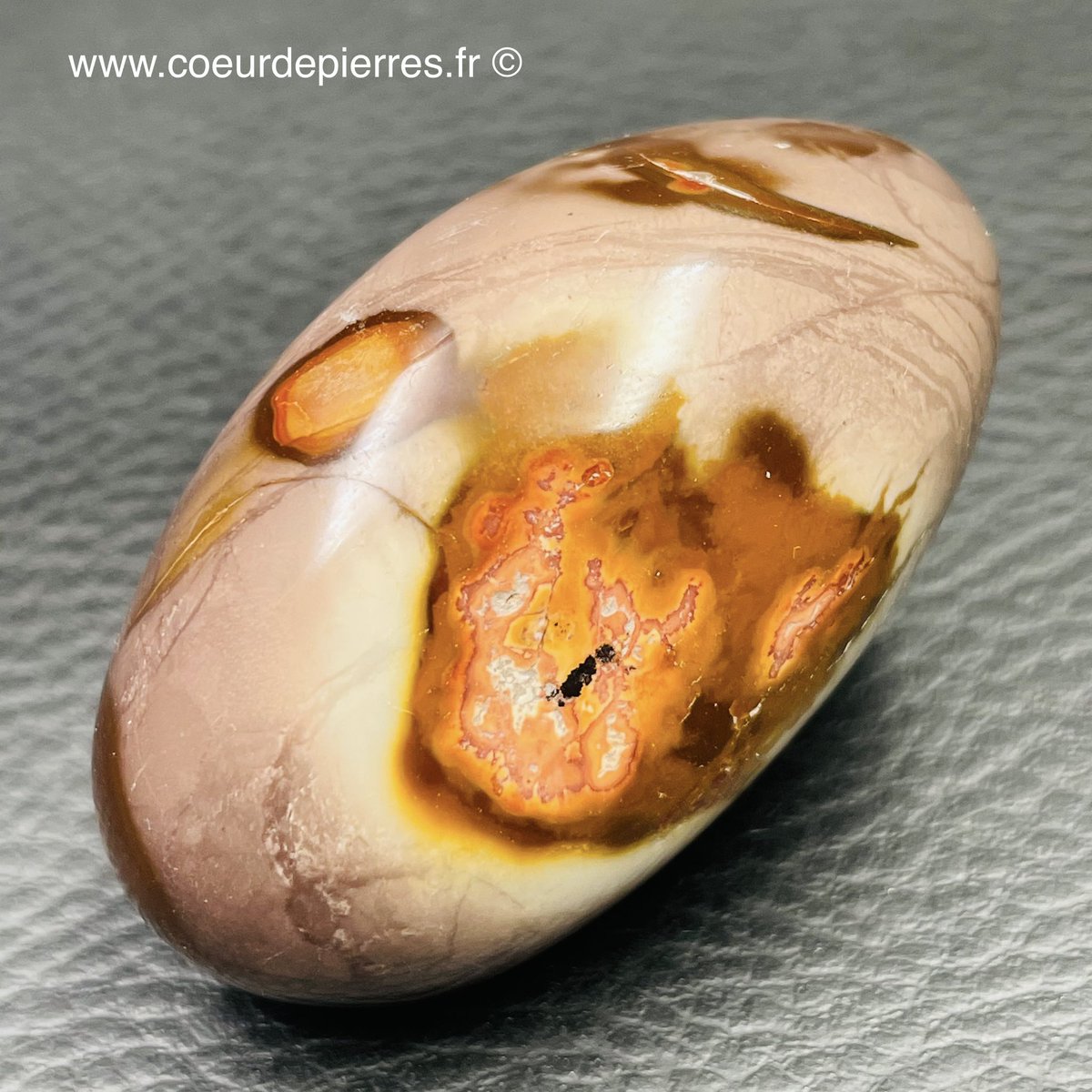 CoeurPierres's tweet photo. Jaspe polychrome de Madagascar en galet 😍
De magnifiques pièces sont disponibles sur https://t.co/jCzV6mtBVv 👈
#jaspe #collection #galet #geologie #mineraux #Madagascar #lithotherapie https://t.co/yWZg3iIjhs