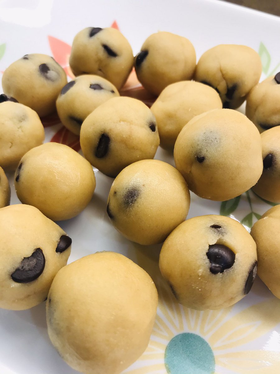 MrsLepera155's tweet photo. Procedural Writing! ✍🏻 Today we followed the steps & made Chocolate Chip Cookies together🍪YUM! Don’t forget to try the recipe👩🏻🍳#grade3 #togetherapart #virtualHCDSB https://t.co/7Fd4bQTgmm