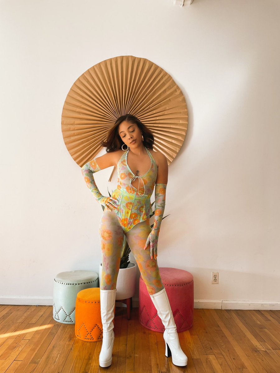 ___Kennnyyy's tweet photo. My ass...in bloom😪🤧💓 #SavageXIRL #SavagexFenty https://t.co/QnOevuRiTo