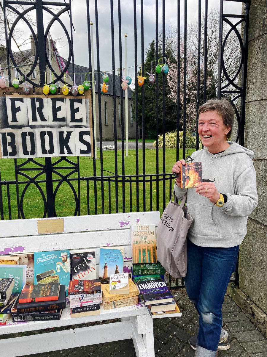 ActionKilcullen's tweet photo. Our free book bench table has been going really well. Went down to bring the books home and there were only 6 left! #shareandreuse https://t.co/cEssrgGRPh