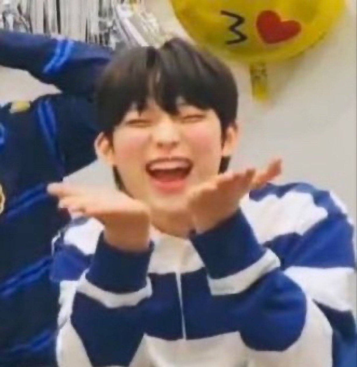 sunoo sending u some love <3

#SUNOO #선우 #ENHYPEN <a href="/ENHYPEN_members/">ENHYPEN</a>