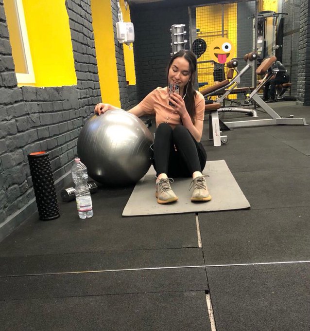 I love to play with balls 😜🤩😉 #natalygold #gym #fitnessgirl https://t.co/eL5XfyCVIV<a href="/tag/natalygold"class="tags">#natalygold</a><a href="/tag/gym"class="tags">#gym</a><a href="/tag/fitnessgirl"class="tags"><span>#fitnessgirl</span></a>