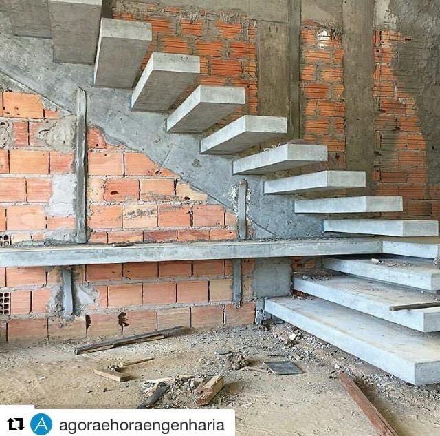 GeotechTips Twitterren: "Construcción de escalera de concreto/hormigón  armado embutida en viga inclinada. https://t.co/mZ0p4mpt0X" / Twitter