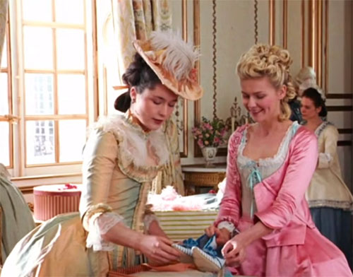 nat_clothing's tweet photo. Movie costumes in Marie Antoinette historical drama film – 70 outfits of Marie Antoinette https://t.co/sFEjLkQgBZ
#moviecostumes #stagecostumes #MarieAntoinette #caraco #robealAnglaise #robealaFrancaise #sackbackgown #stomacher #petenlair #Englishgown #redingote #zonefrontdress https://t.co/5jfXfpW2tu