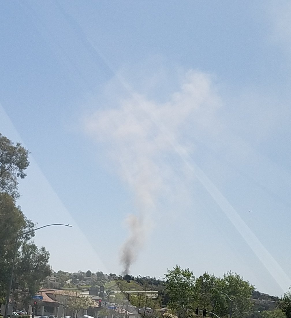 AngelOfTraffic's tweet photo. Big fire.  #NellieGail area. One media chopper overhead.  Inland side of the 73 near Greenfield.  
#fire @KFIAM640 @ConwayShow @GaryandShannon https://t.co/Q9JXrEFB1P