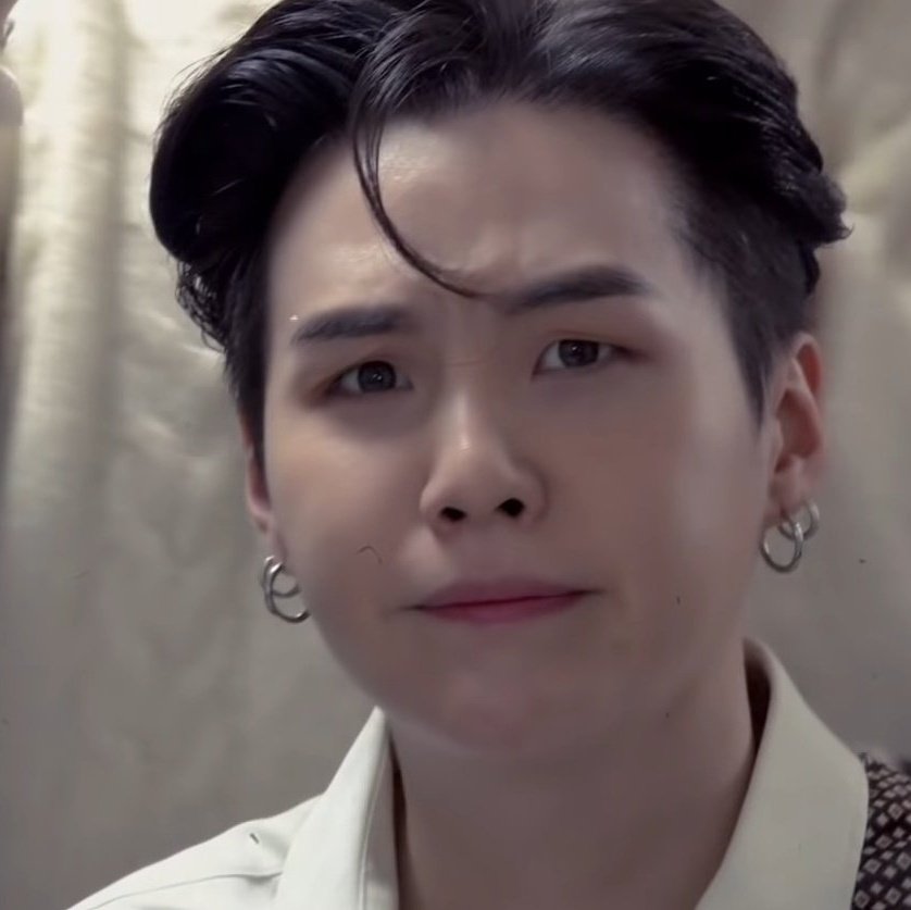 Merhaba biz Yoongi için açılmış Türk fan sayfayısız!