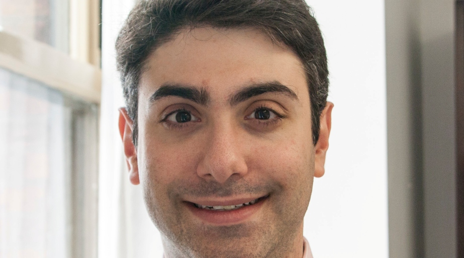 TuftsMedicalCtr's tweet photo. Tufts MC Dermatologist Dr. David Rosmarin was honored this week with a Clinical Research Forum Top 10 Clinical Research Achievement Award for his groundbreaking research on #Ruxolitinib for the treatment of #vitiligo. Read the press release: https://t.co/HAtxH19uQk https://t.co/vUUjrK5ZtW