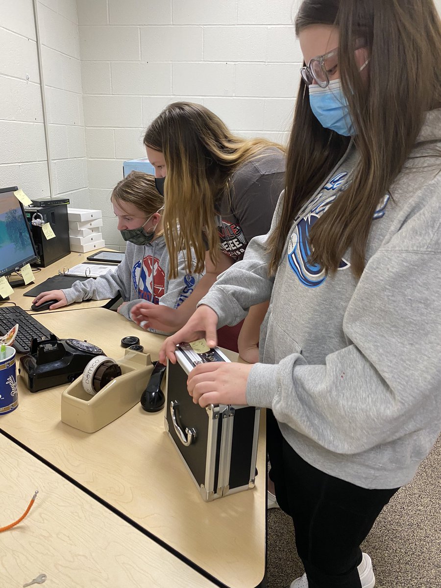 KNMS Library tweet media