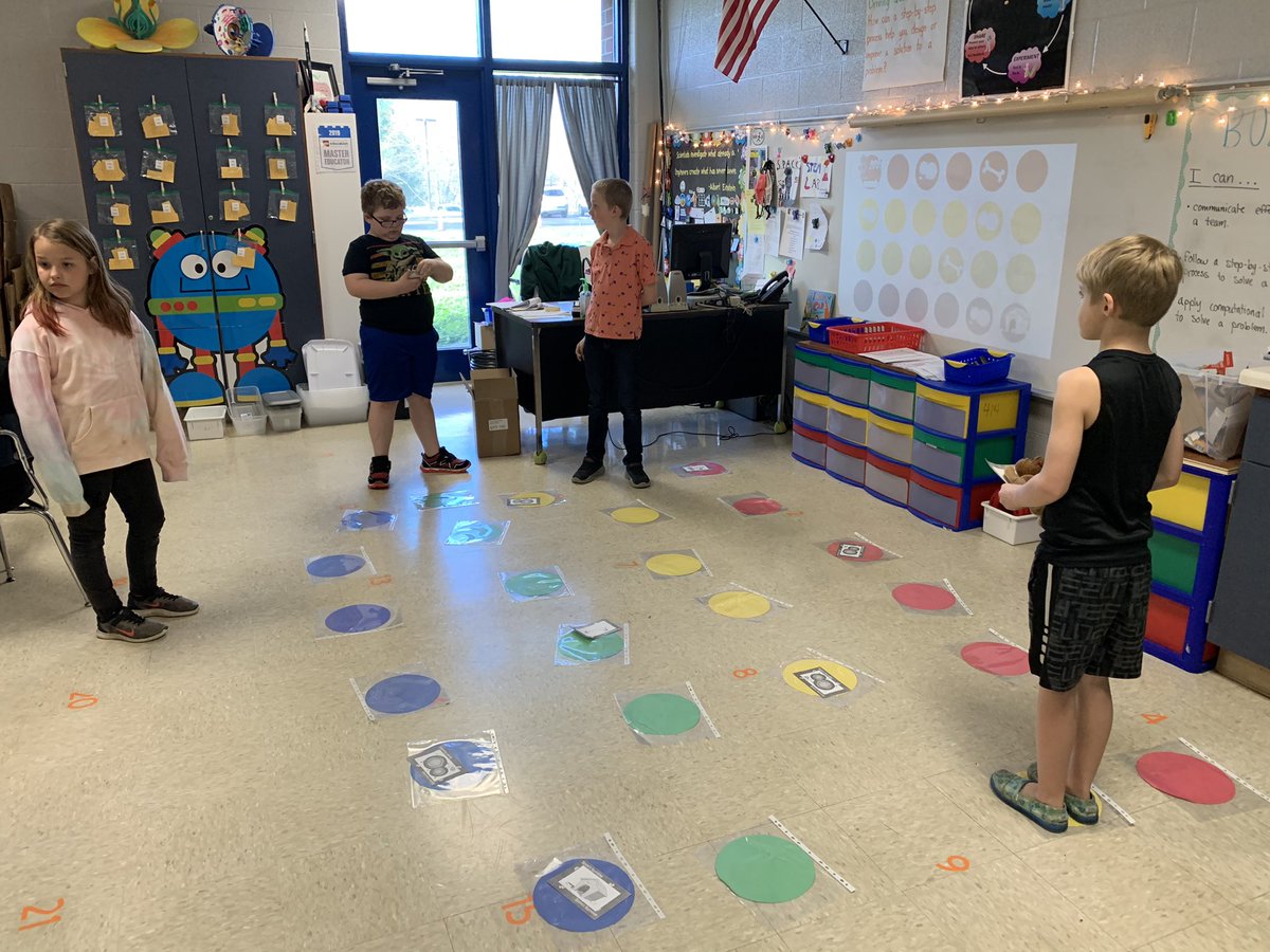 WalkerUtjenny's tweet photo. Life-size coding! Coding Rosie the robotic dog to pick up bones, jump over puddles, and get to her doghouse. @howellprincipal #buzzworthy @PLTWorg https://t.co/OV0SYoR1Ap