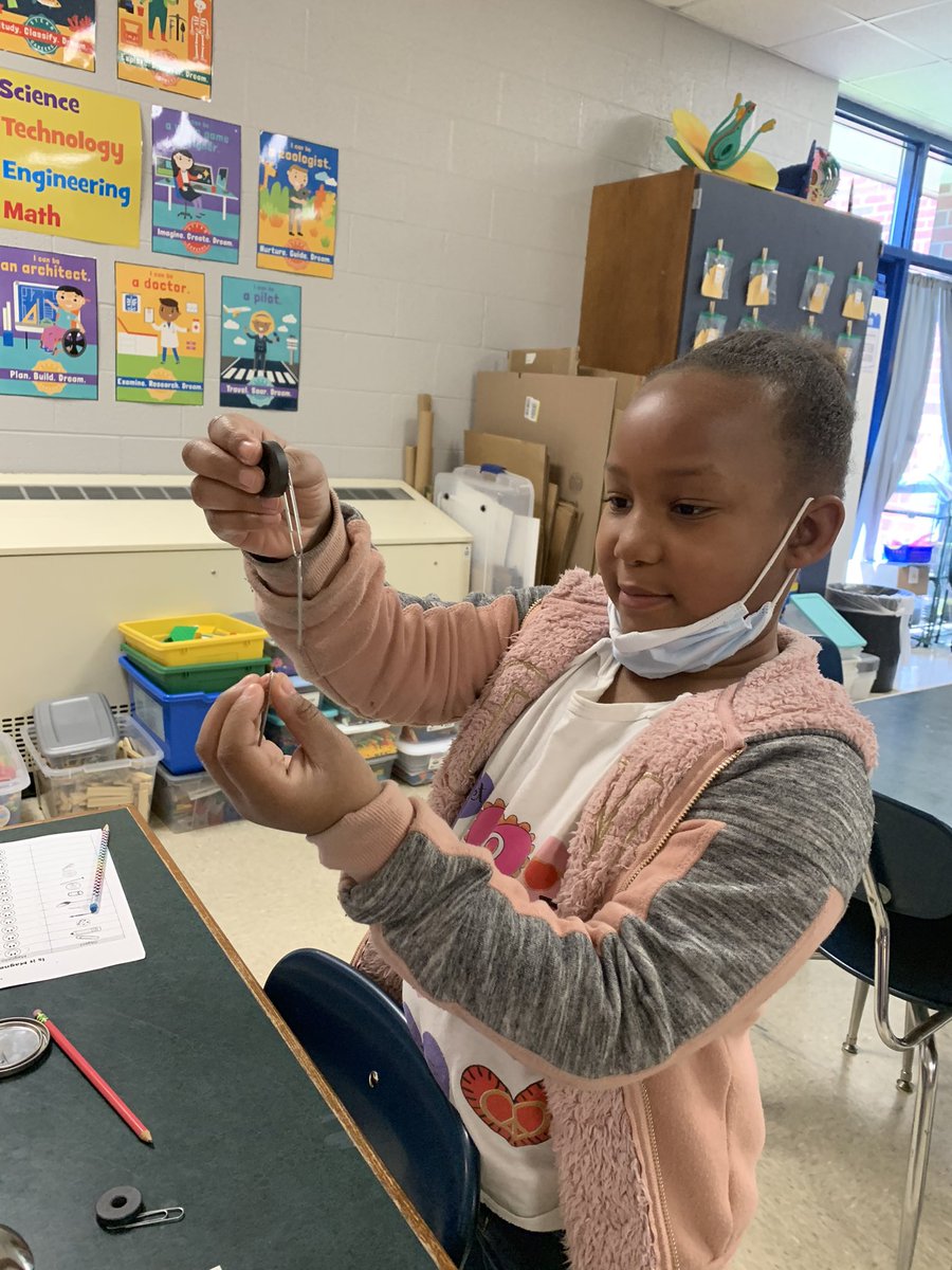 WalkerUtjenny's tweet photo. Magnets are amazing! @howellprincipal #buzzworthy @MysterySci https://t.co/hYOu6XIHu9
