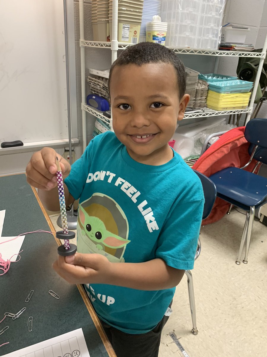 WalkerUtjenny's tweet photo. Magnets are amazing! @howellprincipal #buzzworthy @MysterySci https://t.co/hYOu6XIHu9