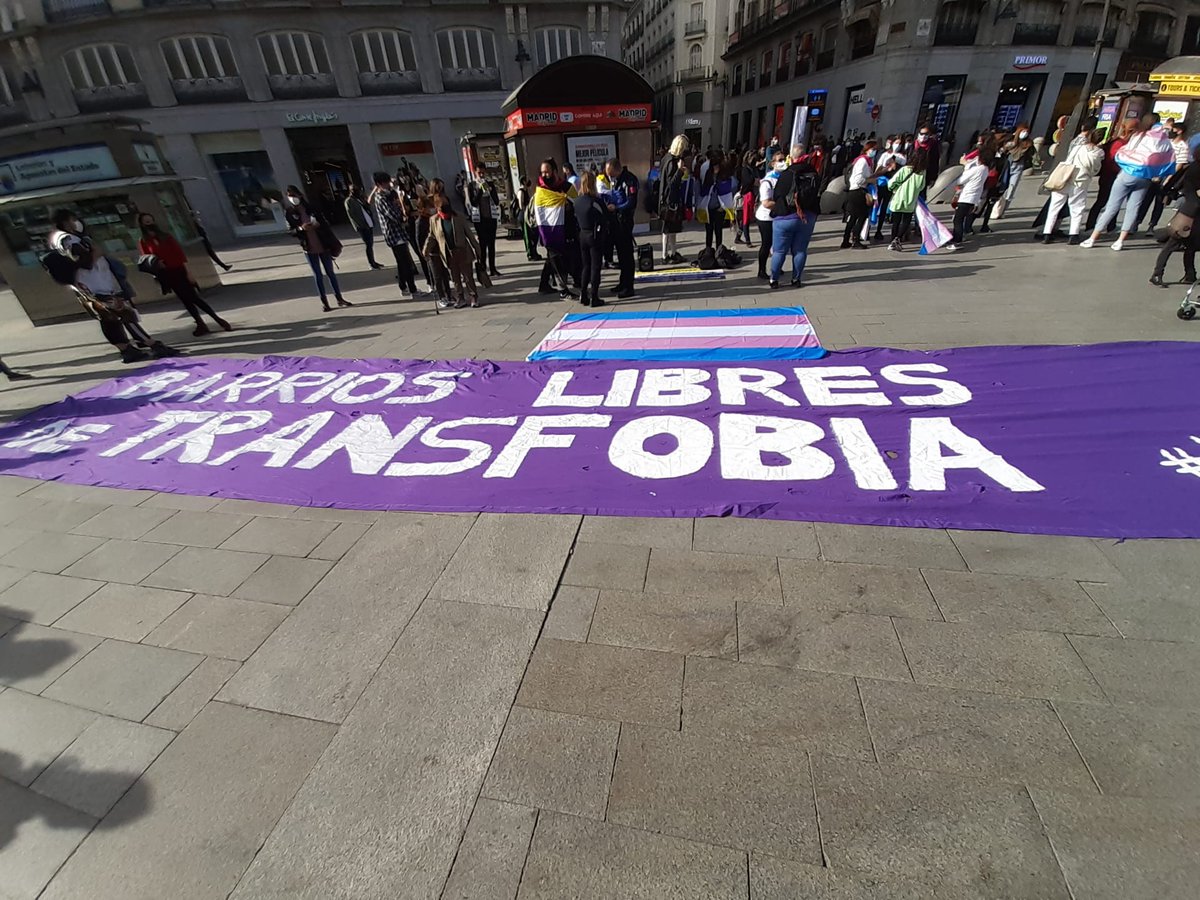Hoy apoyando la concentración por la #visibilidadtrans para reclamar los DDHH de las personas trans. #aulasseguras