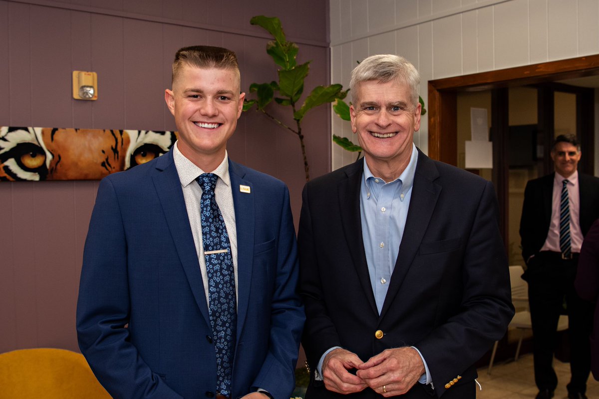 _jasemcdonald_'s tweet photo. Very thankful to Senator @BillCassidy for coming to @LSUEunice today to see everything this beautiful campus has to offer! We are thankful for your friendship and everything you do for our state. #GeauxBenglas https://t.co/JFMS8RGcbH
