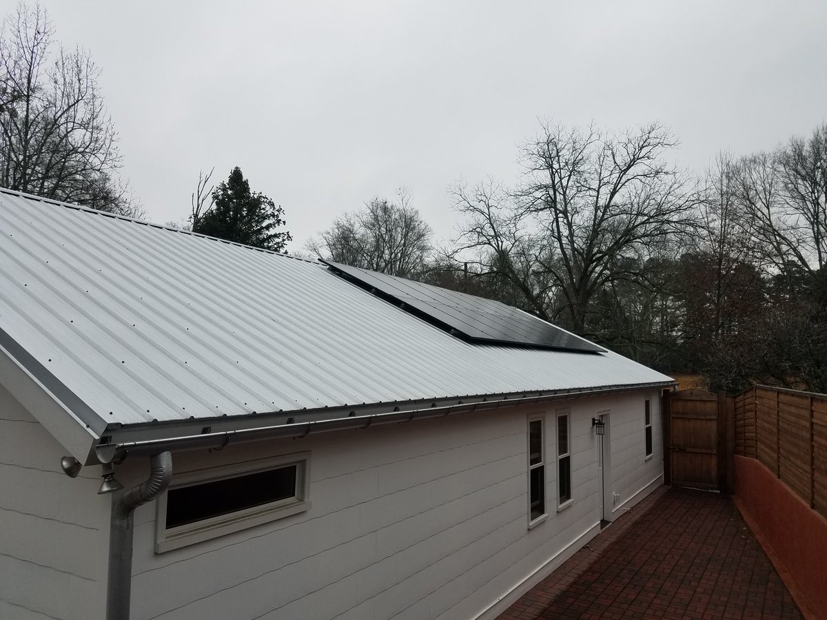 GASolar's tweet photo. #shareyoursolar Samantha P's solar panels near Watkinsville, GA. She loves that they save $$ AND the environment. #GASolar https://t.co/5od2JKXM9t