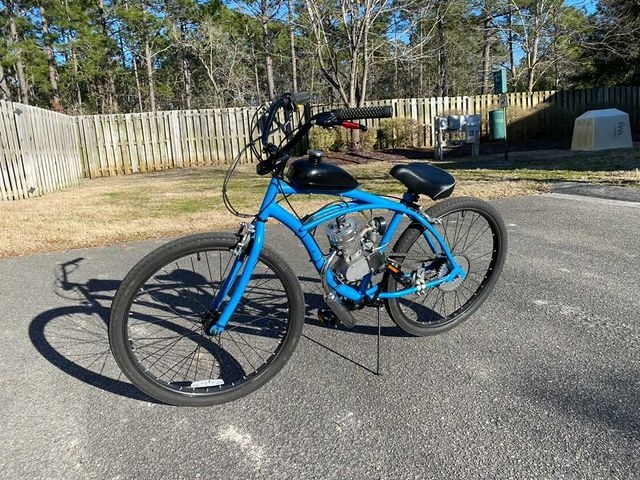 BikeBerryCom's tweet photo. @jtw3_ taking you over the hump of the week with this clean 2-stroke!
#2stroke #bikeberry #gasengine #2strokelovers #2strokelife #twostrokes #motorizedbicycles #flyinghorse #2strokes #bikeengine #motorbike #2strokepower #twostrokelife #cruiser https://t.co/t1FpuuD0Mb