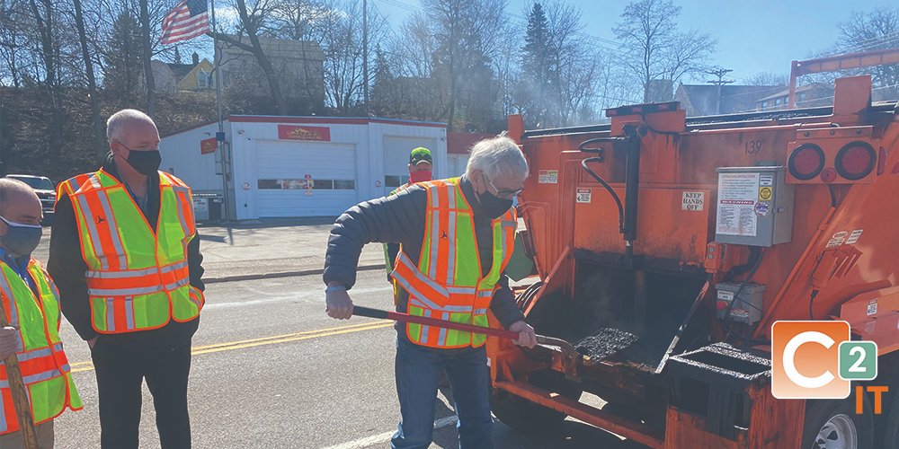 ChippewaCEDC's tweet photo. Governor Evers Stresses Importance of Wisconsin Infrastructure While Fixing Potholes.

https://t.co/qoEIJ7vVVA https://t.co/Det4yMIoUe
