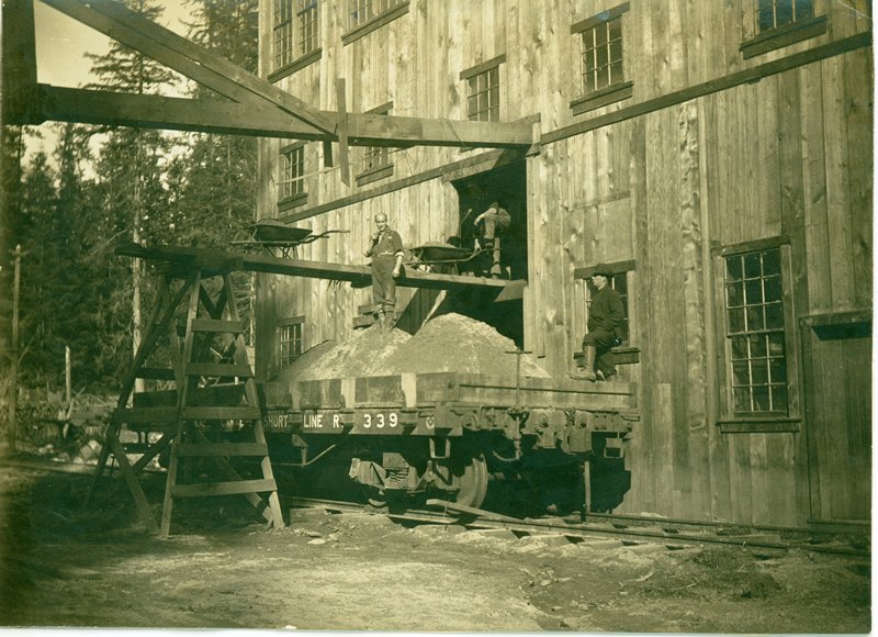 StingerInc's tweet photo. Dunwell Mine History- The majority of production occurred between 1926 and 1937. 45,657 tonnes were produced averaging 6.63 grams per tonne gold, 223.91 grams per tonne silver, 1.83 per cent lead, 2.43 per cent zinc and 0.026 per cent copper.

more info: https://t.co/ShXvXqD232 https://t.co/OrKylu1Nbs