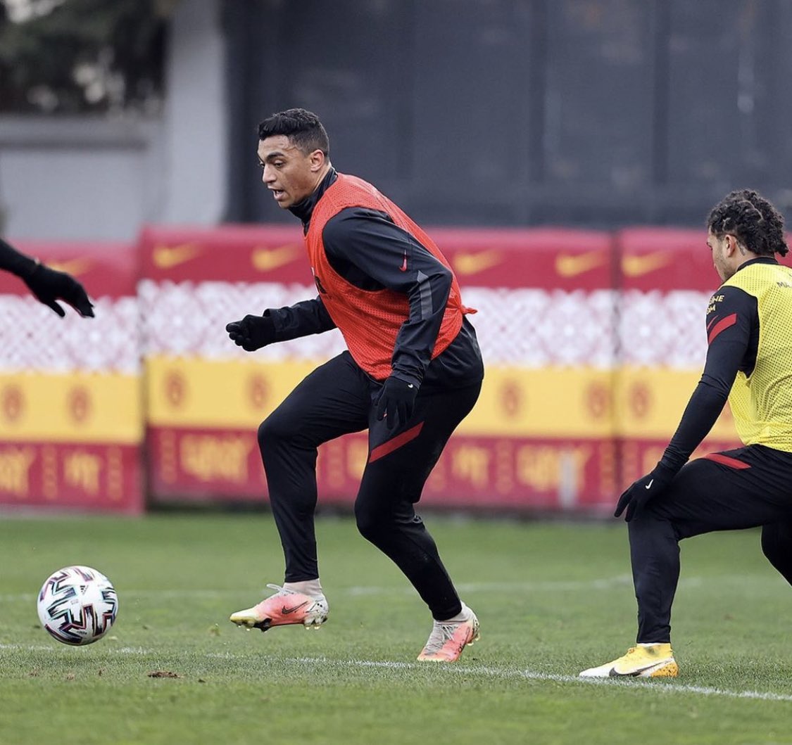 GalaweltDEU's tweet photo. He is back on the pitch in Florya! 🤜🏻🤛🏻

#MM31 https://t.co/ay0UtI4uJ1