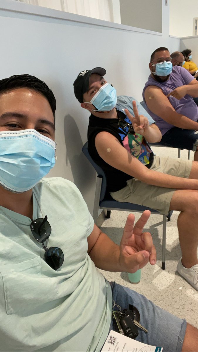 Guanacoscar's tweet photo. Fully vaccinated household 🏠 #PfizerVaccine https://t.co/4RYpOOiQAC
