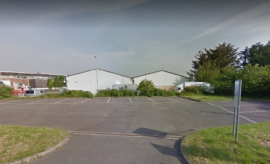 ndevoncouncil's tweet photo. For  users of the @TeamTarkaTennis @FalconsGym &amp; All Weather Pitch. Works are being carried out to make the van park into a lorry &amp; van parking area. While this is happening, vans can use the lorry park instead. Works will be completed on 9 April. #NDevon https://t.co/C6wm4quth3