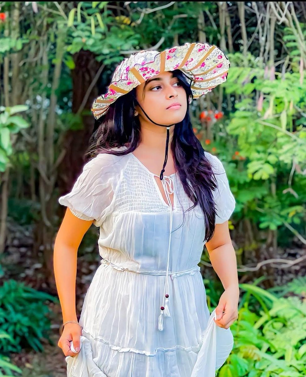 SMstr12's tweet image. Happy Birthday Angel @SDsridivya  #HappyBirthdaySriDivya