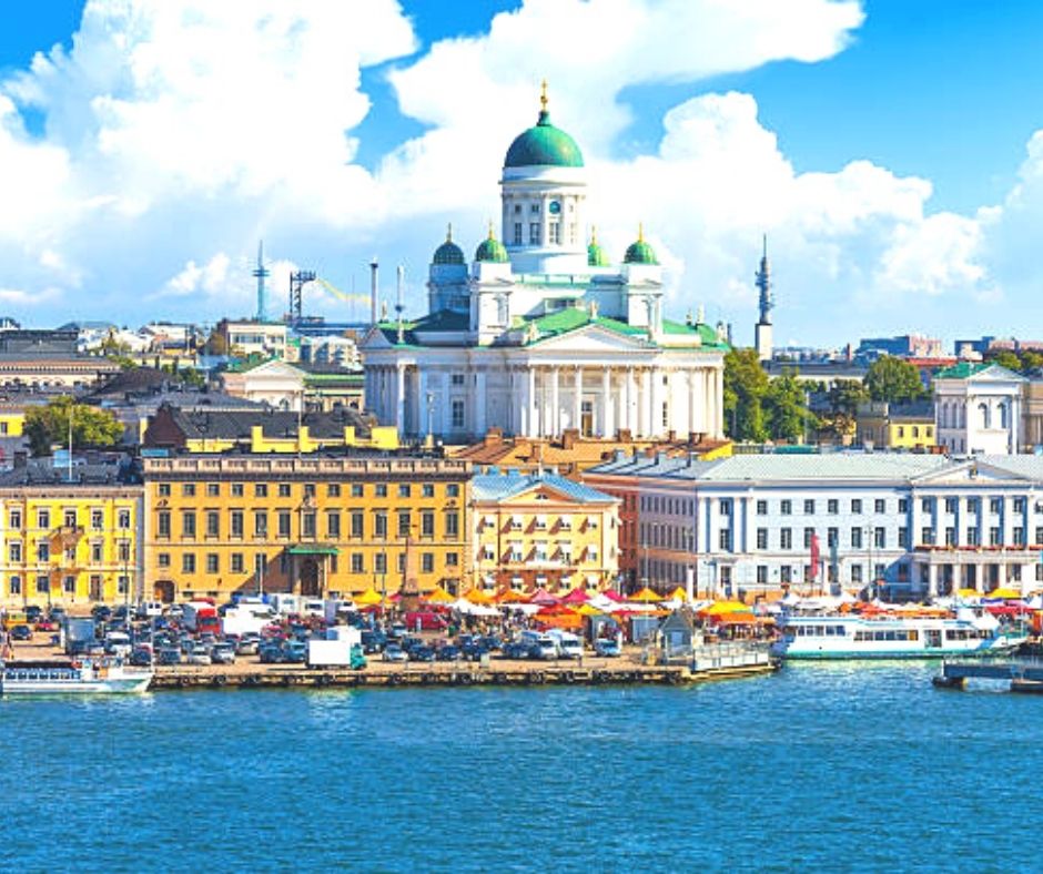 BlogbuzzNews's tweet image. #Finland is the World #HappiestCountry Once again. #happiestcountry2021 bit.ly/3cBmPXs