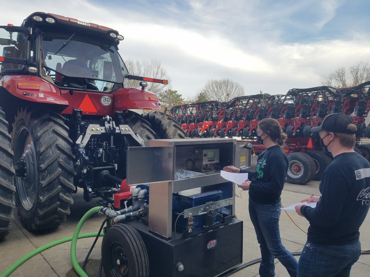 ForrestLang78's tweet photo. Yesterday, @CFAES_OSU & @OhioStateFABE students got to test a 310 Magnum tractor on the PTO dynamometer. They looked at the relationship between engine speed, pto speed, torque, and horsepower.
#HandsOnLearning #CFAES #OhioState #AgSystemsManagement https://t.co/GYn2D3jMua