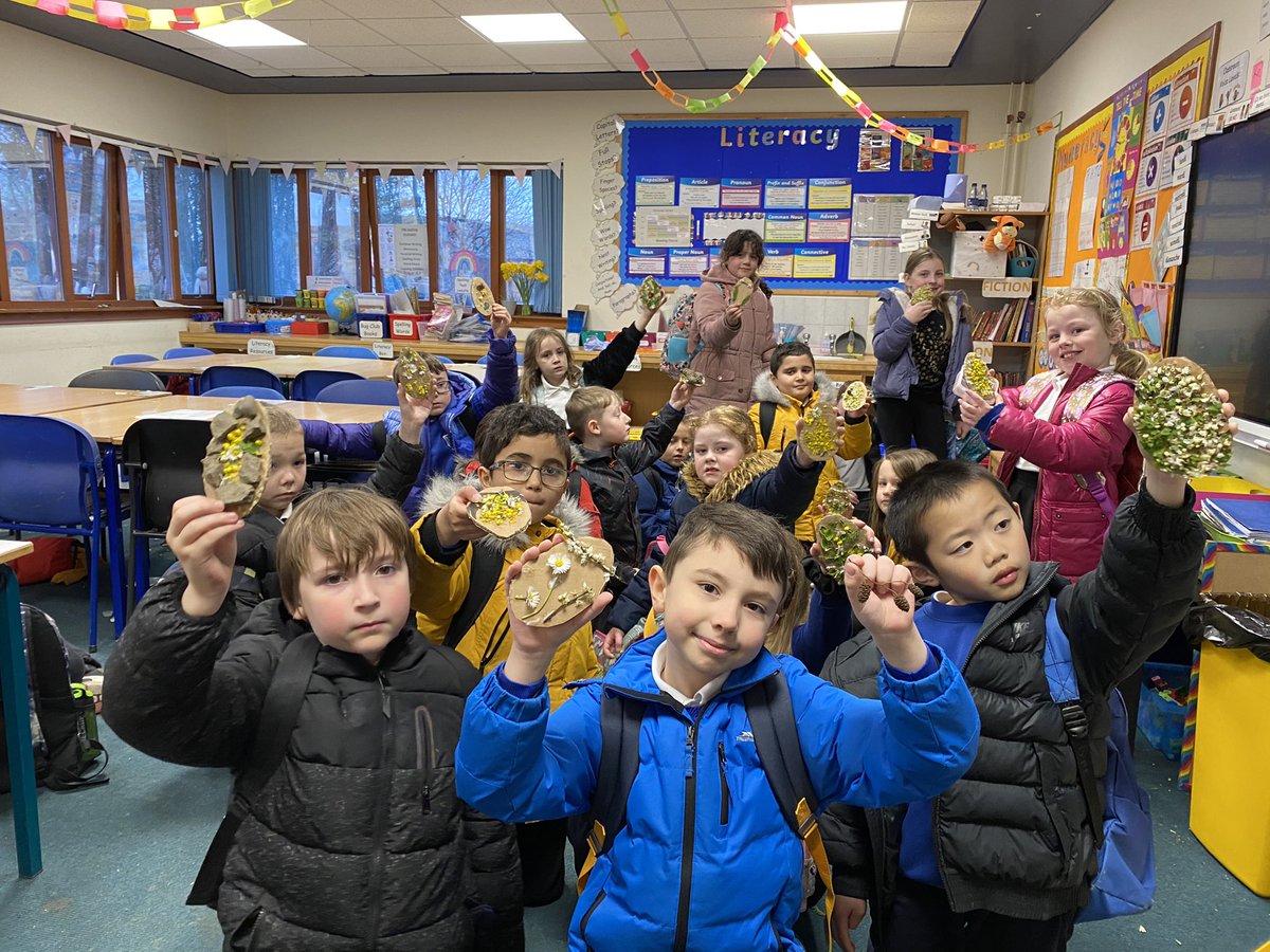 MissThomsonVPS's tweet photo. P4 were proud of their finished artwork. I love how different they all are and the range of resources pupils chose to use. #VPSoutdoors #VPSea https://t.co/qLI5psdMK3