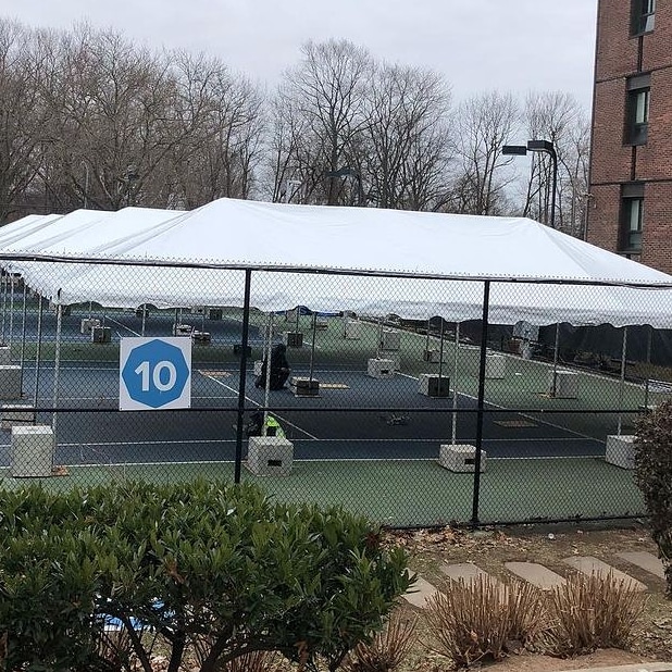 block_roll's tweet photo. 📚 Safe, outdoor learning is officially underway in the great Northeast thanks to our friends @starrtent ⛺

#blockandroll #tents #tentrental #school #outdoorlearning #tentpros #tentsafety #safety #eventprofs #tentballast #cement #concrete https://t.co/v8wLlbSSSN